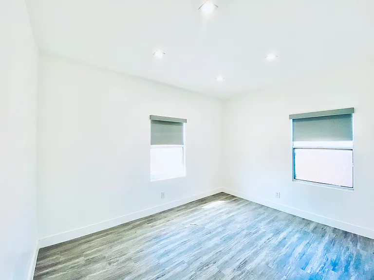 627 Brittania St #6 — Photo 15
