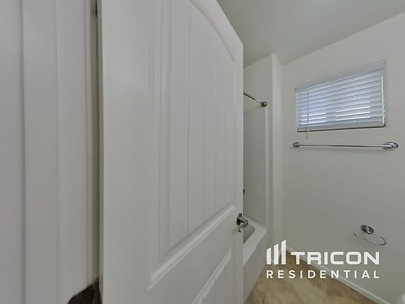 3rd image of 1360 E Palomino Way