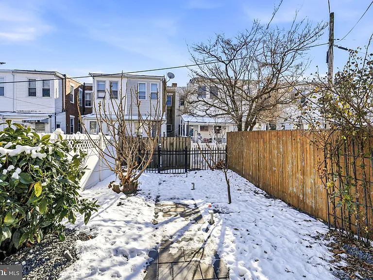 346 E Union St — Photo 42