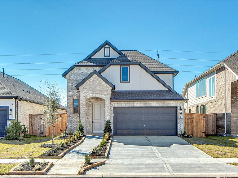 1915 Meadow Trail Dr — Photo 1