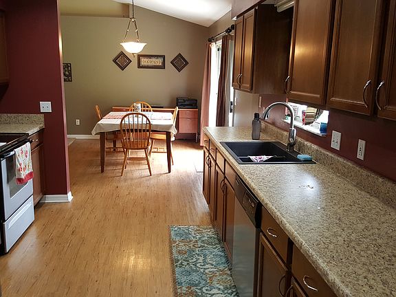 5th image of 269 SW Woodview Way