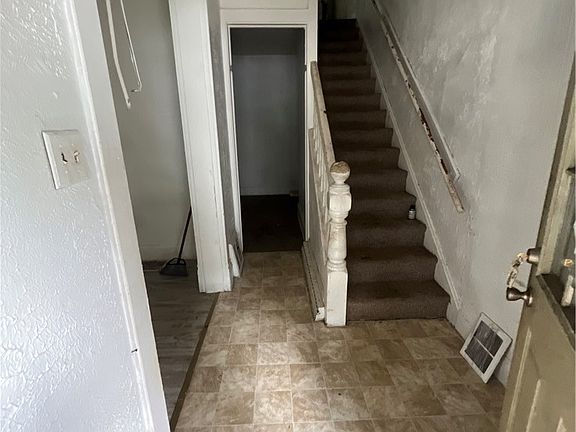 2nd image of 716 Minerva St