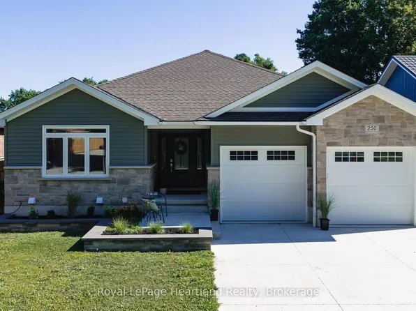 250 Wellington St, North Huron, ON N0M 1H0