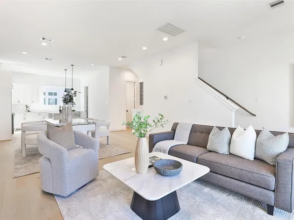 1018 W 15th 1/2 St #B, Houston, TX 77008