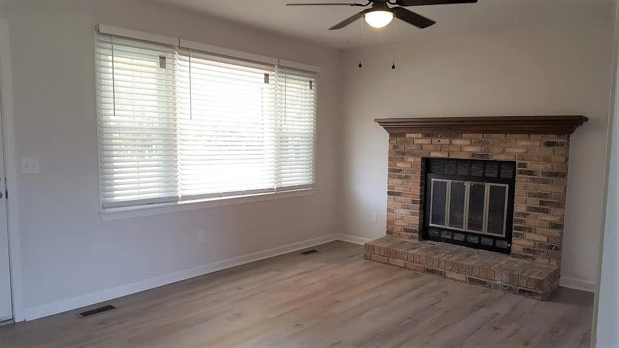 3 bed, 1.5 bath, 1090 sqft, $1,175 — Photo 4