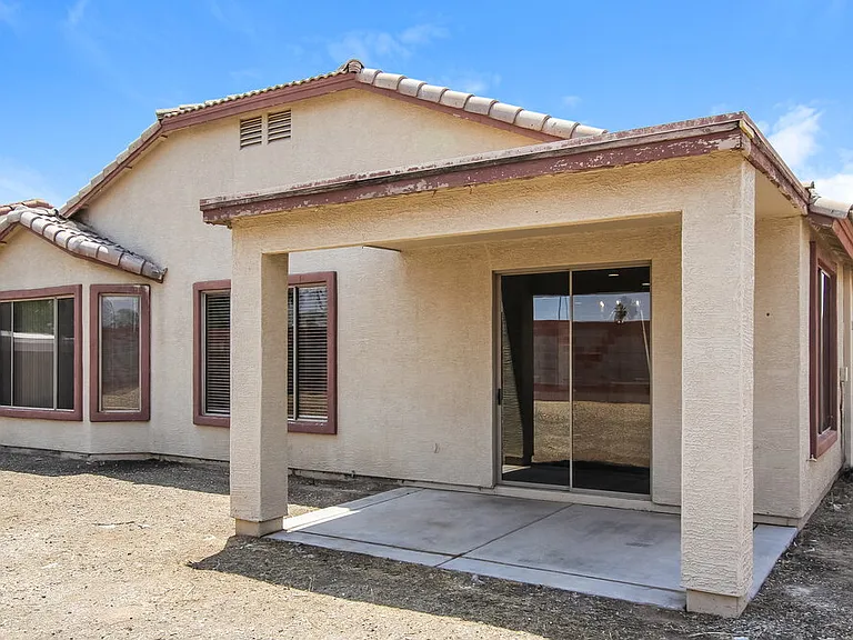 10866 W Chase Ln — Photo 15