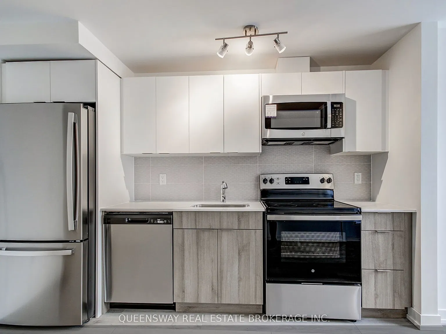 6 bed, $3,200 — Photo 3
