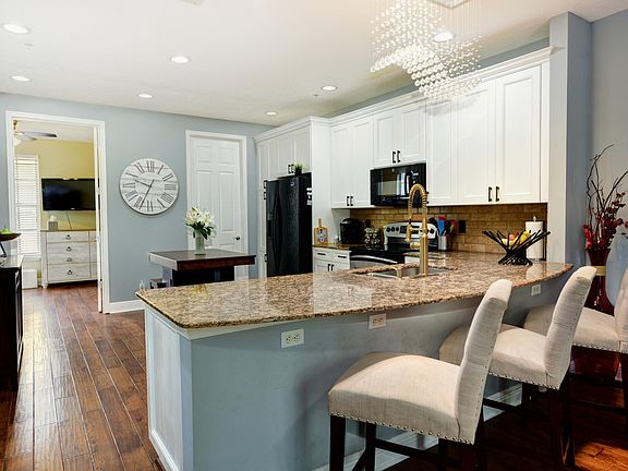 5th image of 124 E Indian Crossing Cir