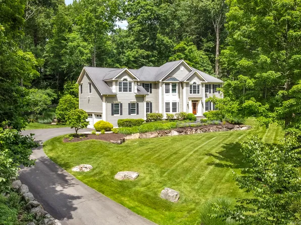 11 Still Hollow Place, Ridgefield, CT 06877