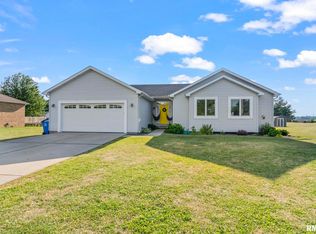 803 N Bitterroot Ct, Athens, IL 62613