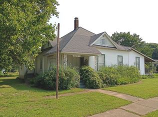 401 E Woodyard Ave, Ridge Farm, IL 61870