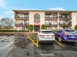 7108 W 108th St APT 102, Worth, IL 60482