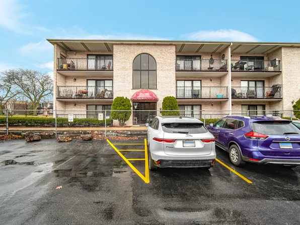 7108 W 108th St APT 102, Worth, IL 60482