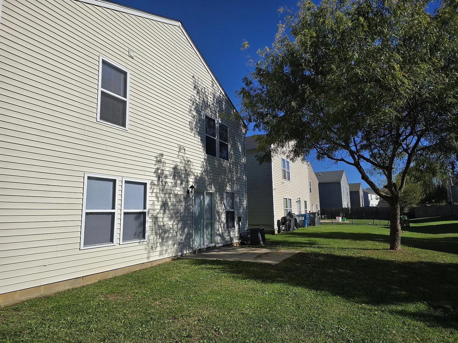 4 bed, 2.5 bath, 2382 sqft, $2,100 — Photo 4