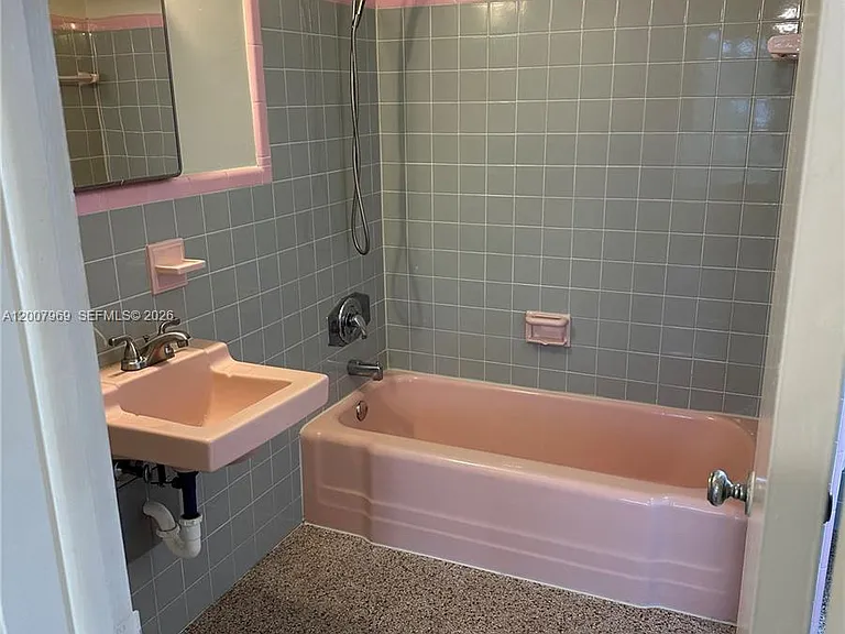 2301 NE 2nd St #6 — Photo 16