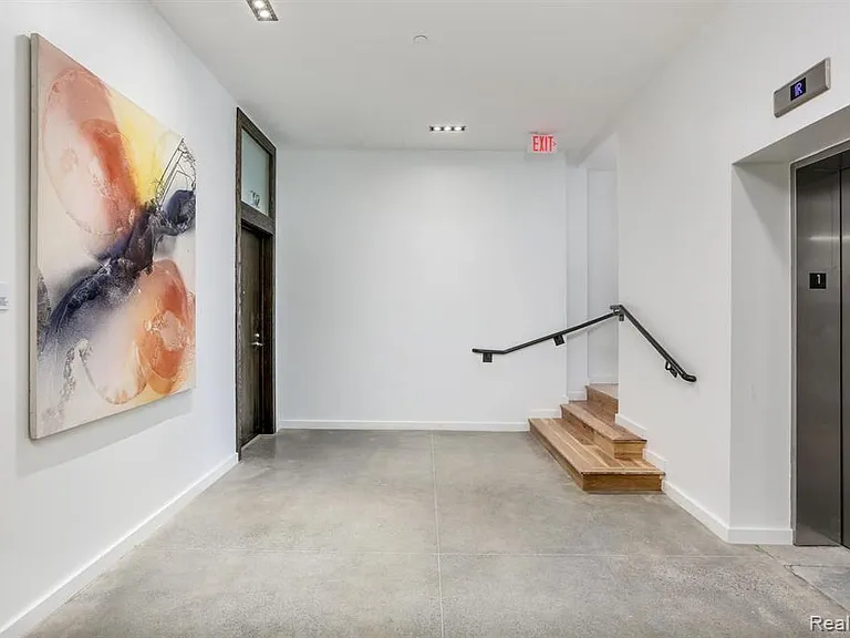 1454 Townsend St #303 — Photo 35