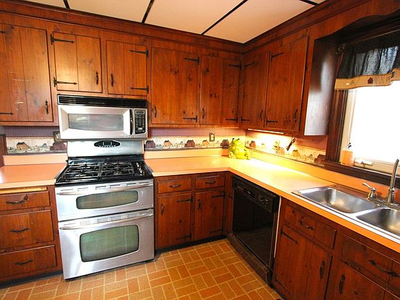 3rd image of 300 Chestnut St