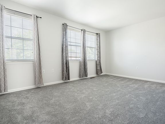 4th image of 404 Terry Ct #B-3