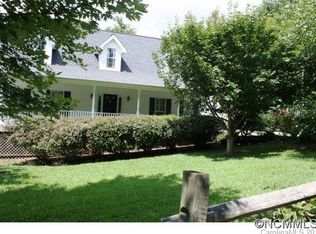 661 Crescent Dr, Saluda, NC 28773
