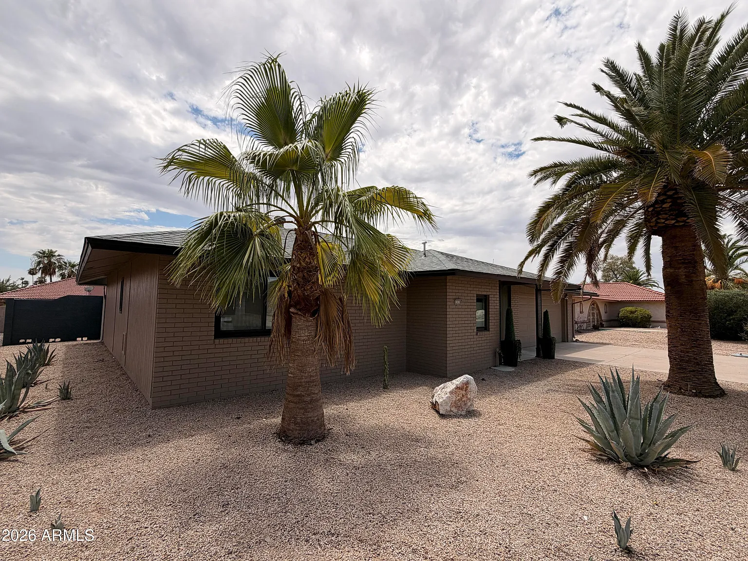 13139 W Seville Dr — Photo 2