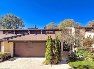 1013 Bunker Dr, Akron, OH 44333