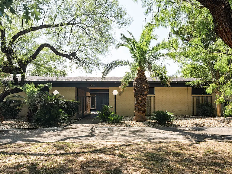 1905 Parker Ln #A — Photo 1