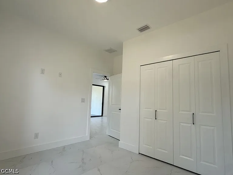 404-406 Chalet Ave S — Photo 12