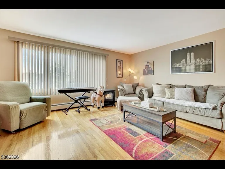 25 Linden St #2 — Photo 5