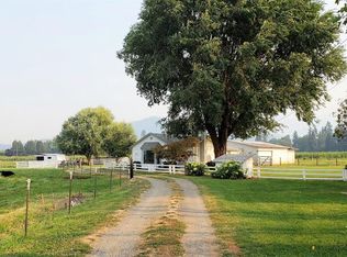 5745 Prairie Ln, Grants Pass, OR 97527