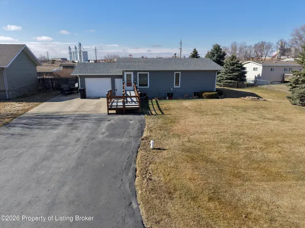 64 Palm Beach Rd, Dickinson, ND 58601