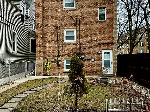 3rd image of 4300 N Mozart St