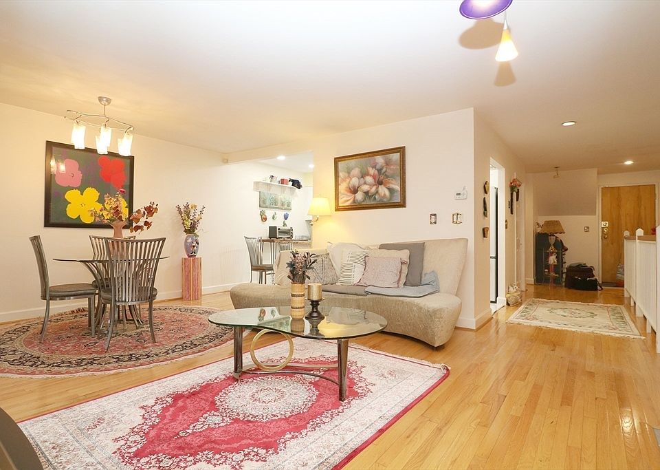 1st image of 16 N Stone Mill Dr #1014