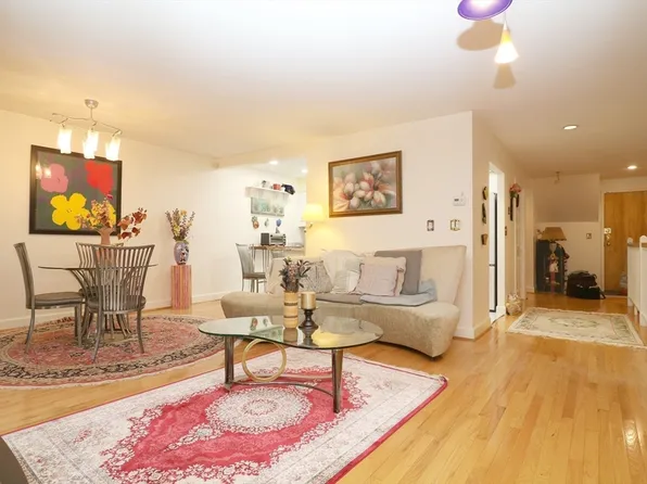 16 N Stone Mill Dr #1014, Dedham, MA 02026