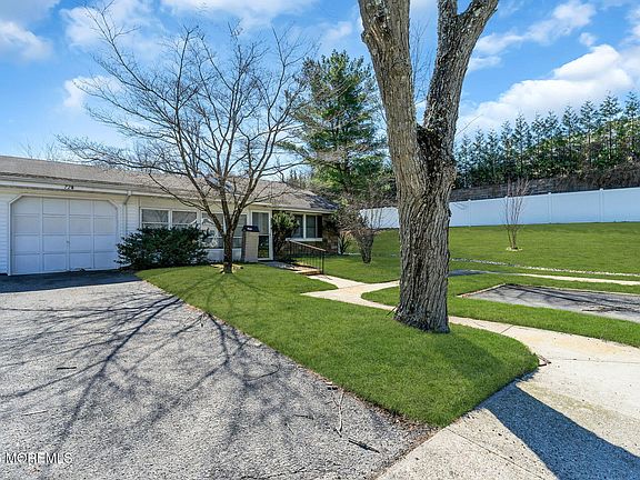 3rd image of 72B Privet Court