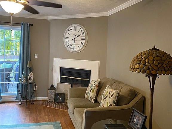 2nd image of 4907 Pinedale Blvd