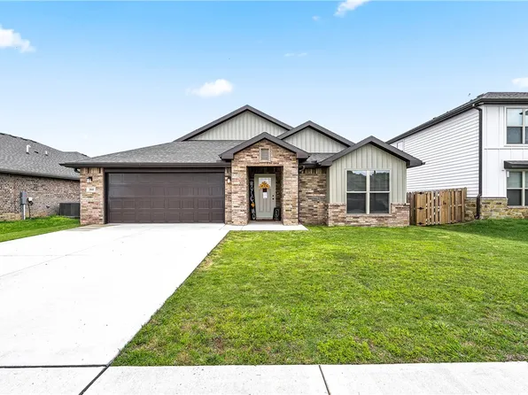 2041 Bluestem Dr, Centerton, AR 72719