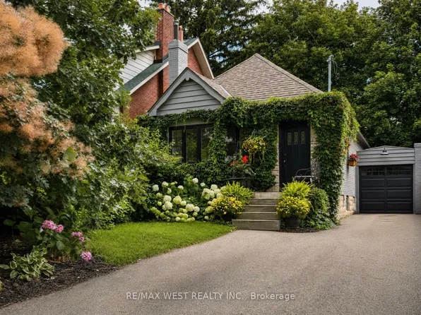12 Brentwood Rd S, Toronto, ON M8Z 3N2