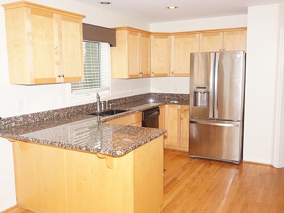 3rd image of 1371 West Blvd