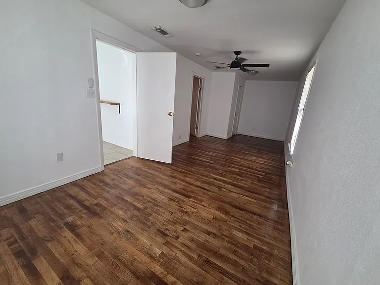 400 William St — Photo 12