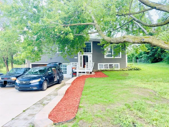 2129 42nd St NE, Cedar Rapids, IA 52402