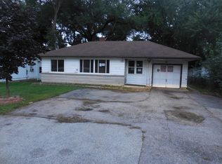 4315 W Crystal Lake Rd, McHenry, IL 60050
