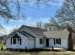 702 Poplar Dr, Greer, SC 29651