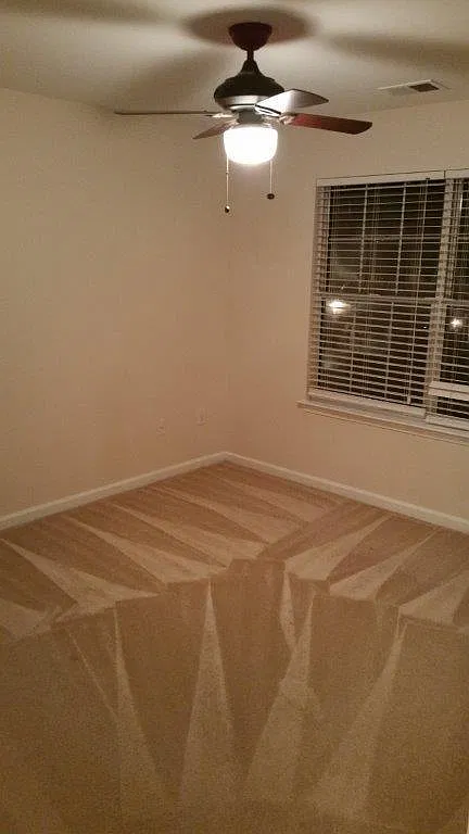 3 bed, 2.5 bath, 2352 sqft, $3,400 — Photo 2