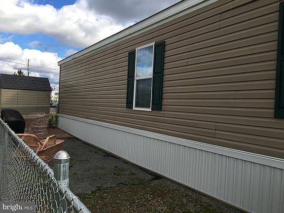 4th image of 38 Braxton Ln