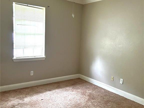 4th image of 170 Caspari St