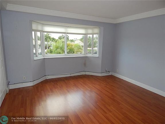 5th image of 840 NE Pine Dr #205