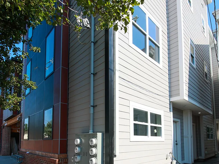 606 Roosevelt Ave #A — Photo 9