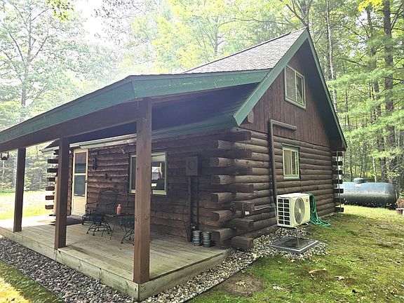 3rd image of 8875 Forest Ln