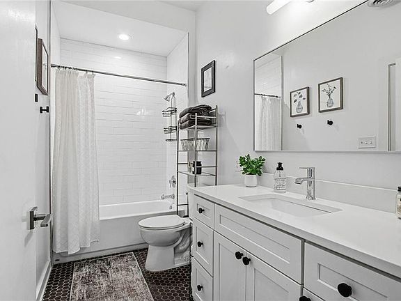 5th image of 260 18th St NW #10205