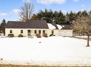 19 Heather St, Manchester, ME 04351